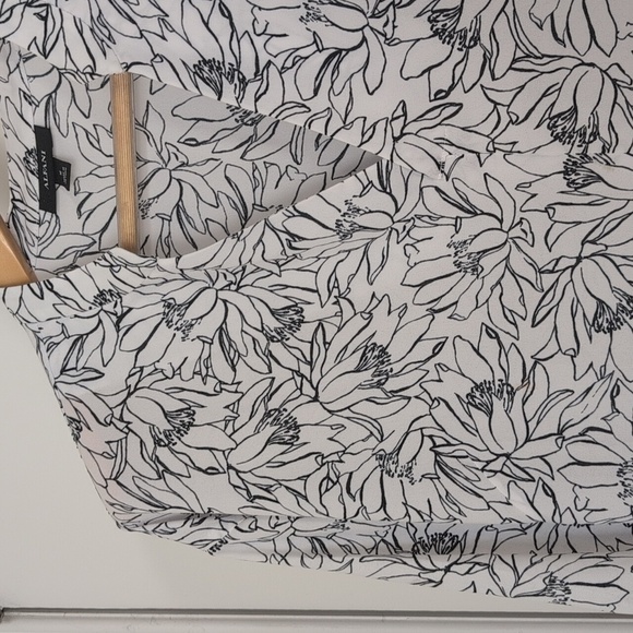 ALFANI FLORAL BLOUSE SIZE MEDIUM - Picture 3 of 5